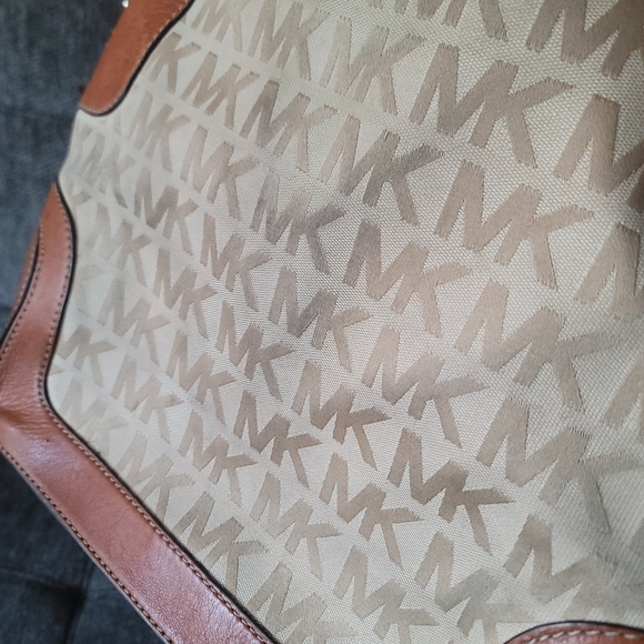 Michael Kors Brookville Tote - Picture 14 of 16